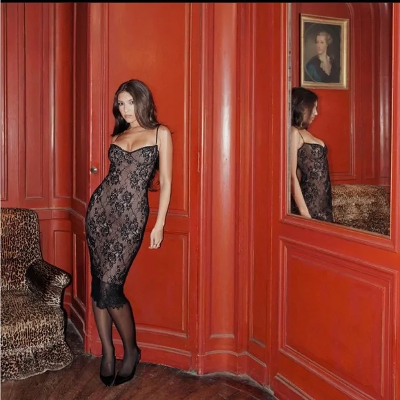 HOUSE OF CB 'Escala' Black Lace Midi Dress - Picture 5 of 11